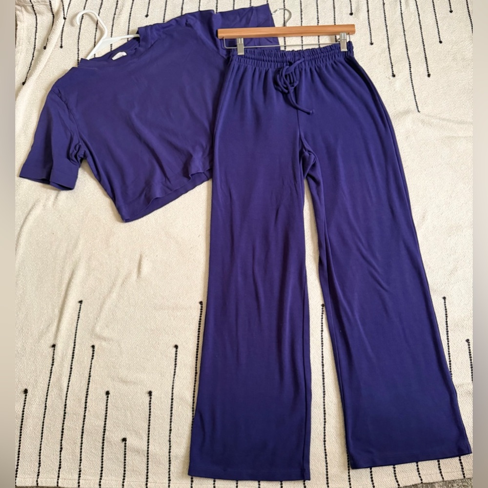 Aritzia Wilfred Free Lounge Pants (includes matching top, color: deep violet)